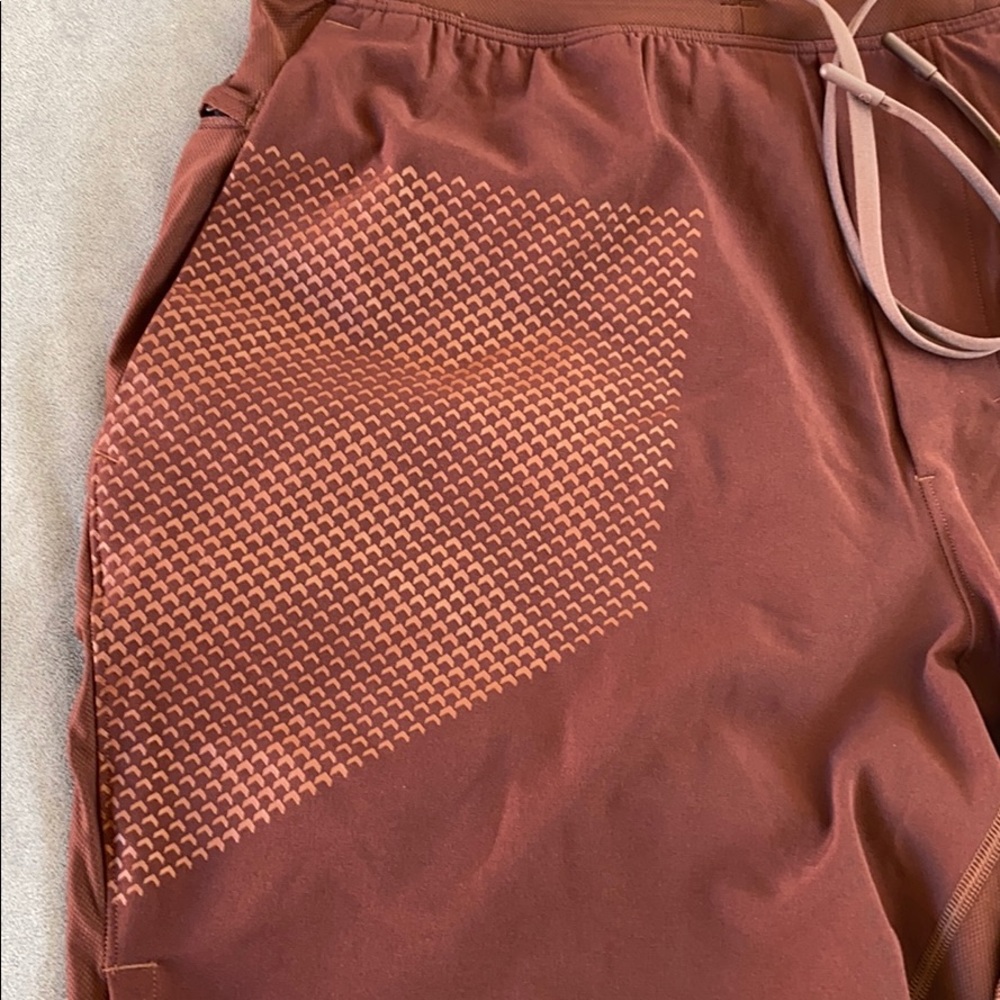 Lululemon x barrys stronger as one short 7” - Picture 3 of 7